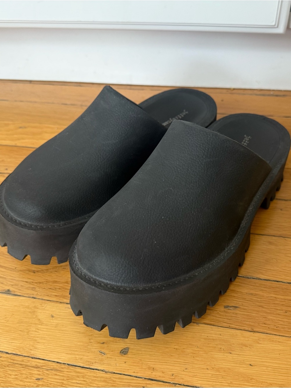 Jeffrey Campbell Black Chunky Platform Clogs
